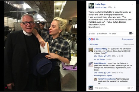 LadyGaga-Priester